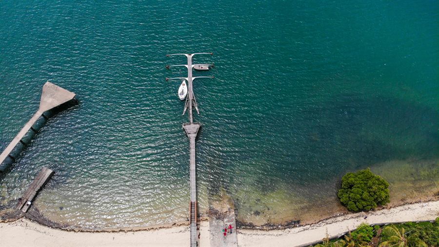 The jetty and pontoon from directly above